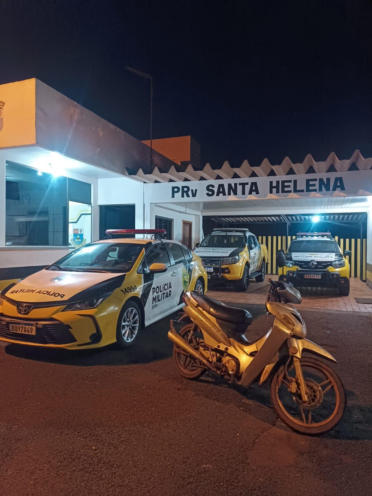 Homem embriagado é preso em Santa Helena dirigindo motocicleta sem placa e repleta de irregularidades