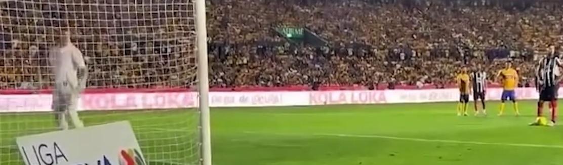 Goleiro fica de costas para Sérgio Ramos em cobrança de penalti