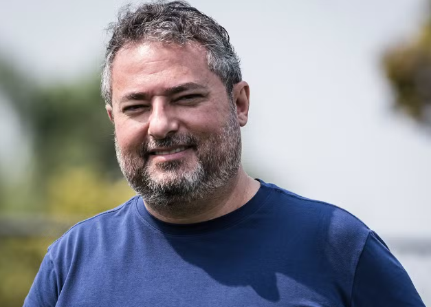 Alexandre Mattos chega a Santos e tem encontro com a diretoria do Peixe