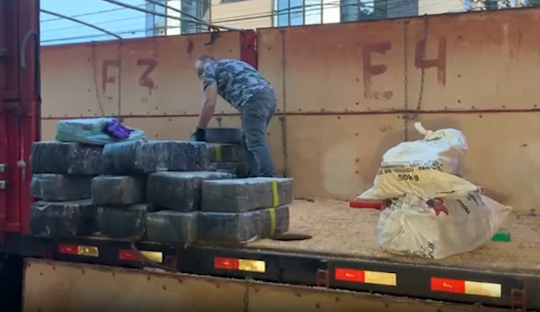 Caminhão carregado com quase 4 toneladas de maconha é apreendido na BR 277