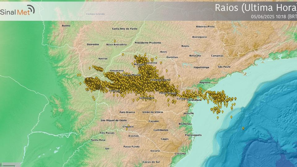 Cascavel registra mais de 700 raios durante temporal e é uma das cidades mais atingidas no Paraná
