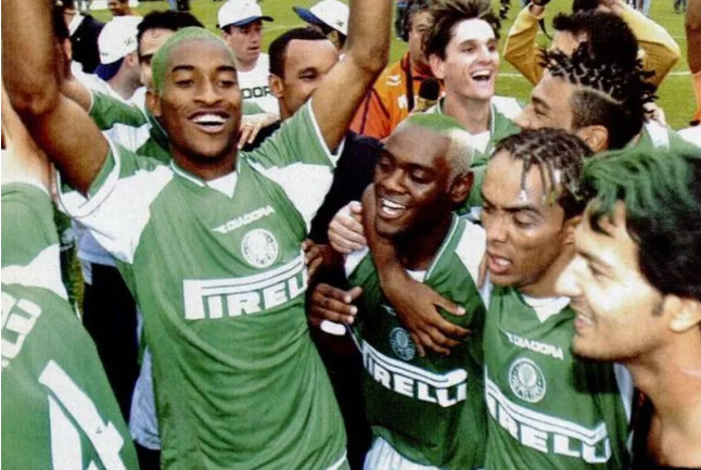 Do caos à glória: rivais na Copa de Clubes, Palmeiras e Botafogo se encontraram na Série B há 22 anos