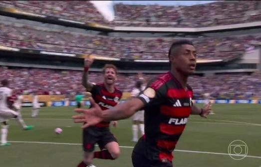 Flamengo bota os 'ingleses na roda', vira jogo sobre o Chelsea e se isola na liderança do grupo