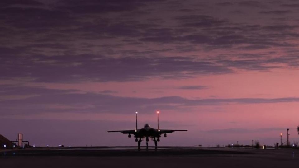 Israel lança ofensiva militar e bombardeia o Irã