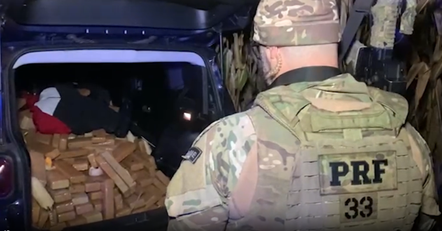 Jeep carregado com 300 kg de maconha é abandonado após perseguição na região