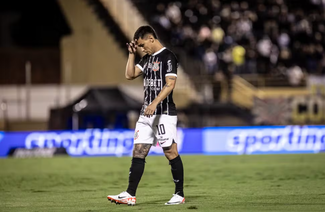 Meia que cobra R$ 40 milhões do Corinthians na Fifa tenta retomada no River na Copa de Clubes