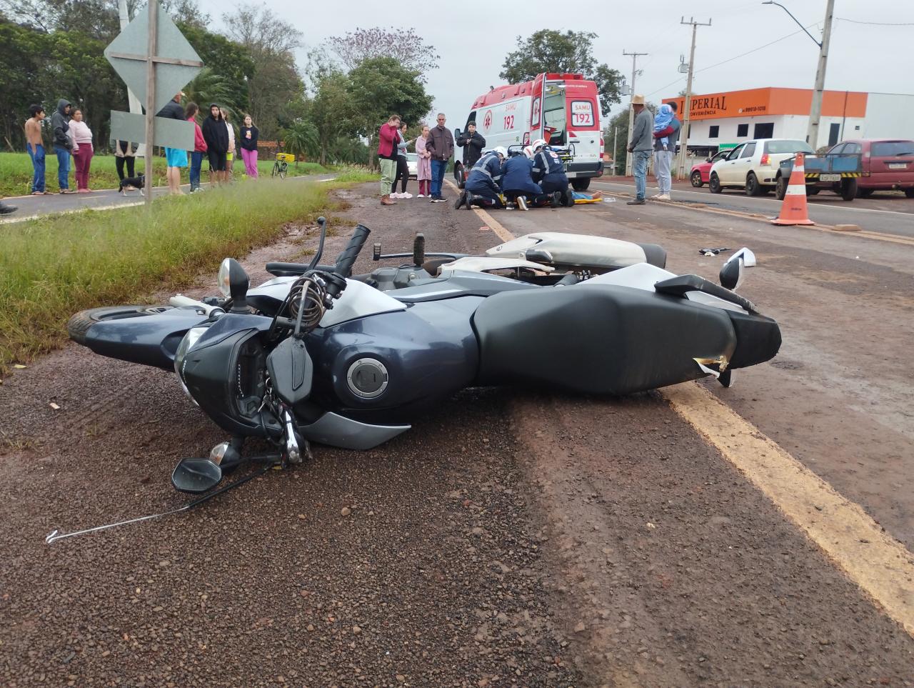 Motociclista fica gravemente ferido em queda de moto na PR-317 em Santa Helena