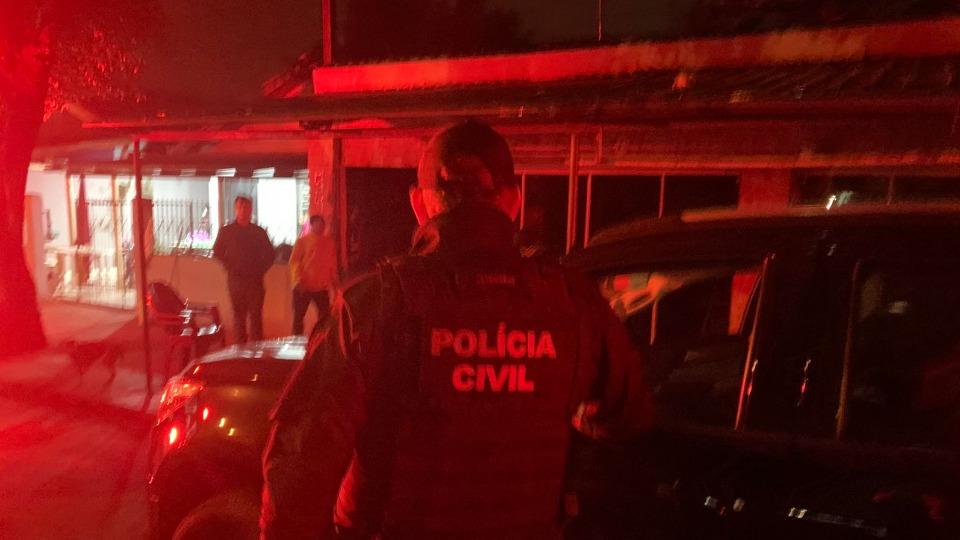 Operação em Foz do Iguaçu mira grupo que assaltava turistas e compristas