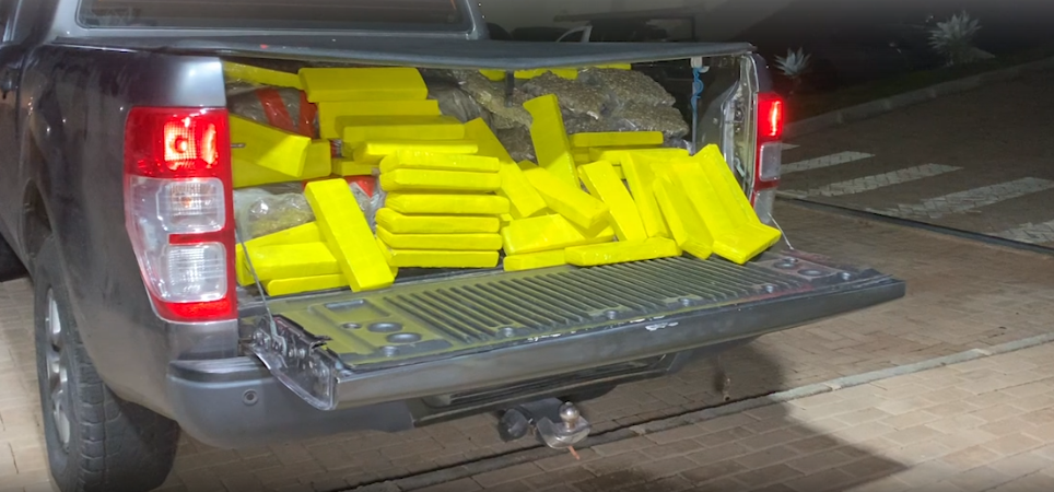 PRF apreende mais de 300 kg de maconha e prende duas mulheres na BR-277, na região