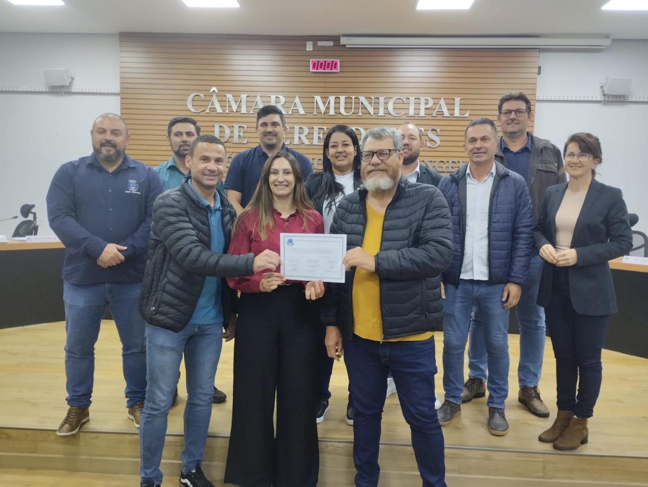 Rádio Grande Lago é homenageada pela Câmara de Vereadores de Santa Helena pelos 43 anos de história e serviços prestados a região