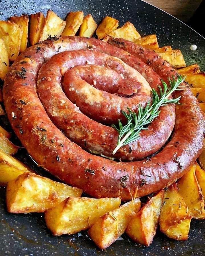 RECEITA DO DIA: Linguiça de forno com batatas