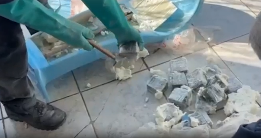 Receita Federal intercepta 320 kg de drogas em carga de piscina