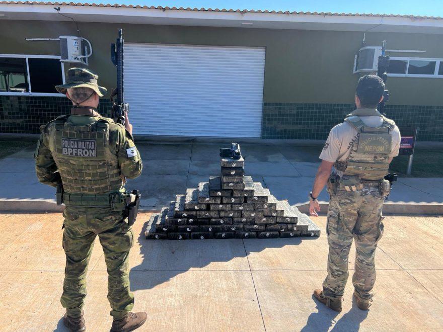 Batalhão de Fronteira apreende mais de 400 kg de maconha em porto clandestino em Guaíra