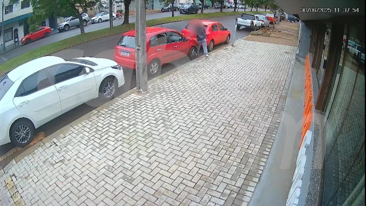 Mulher detona carro do ex-marido