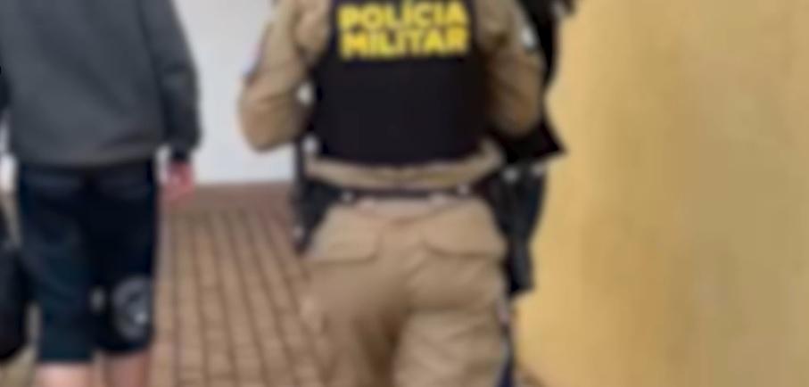 Adolescente é apreendido com maconha em escola