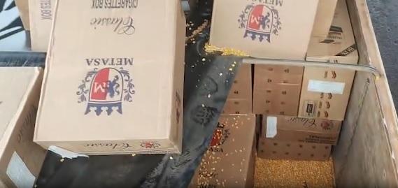 Carreta carregada com grande quantidade de cigarros é apreendida na região