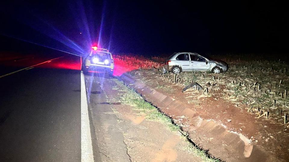 Casal e crianças ficam feridos em capotamento