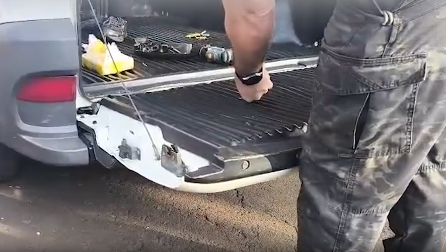 Cocaína é localizada em fundo falso de veículo