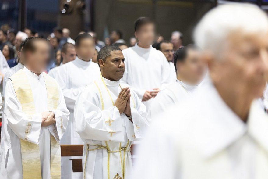 Conheça o perfil do padre preso por acusações de abuso sexual em Cascavel