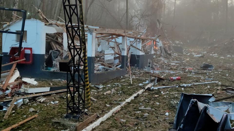 Homem sobrevive a explosão em empresa após esquecer luva e voltar para buscar