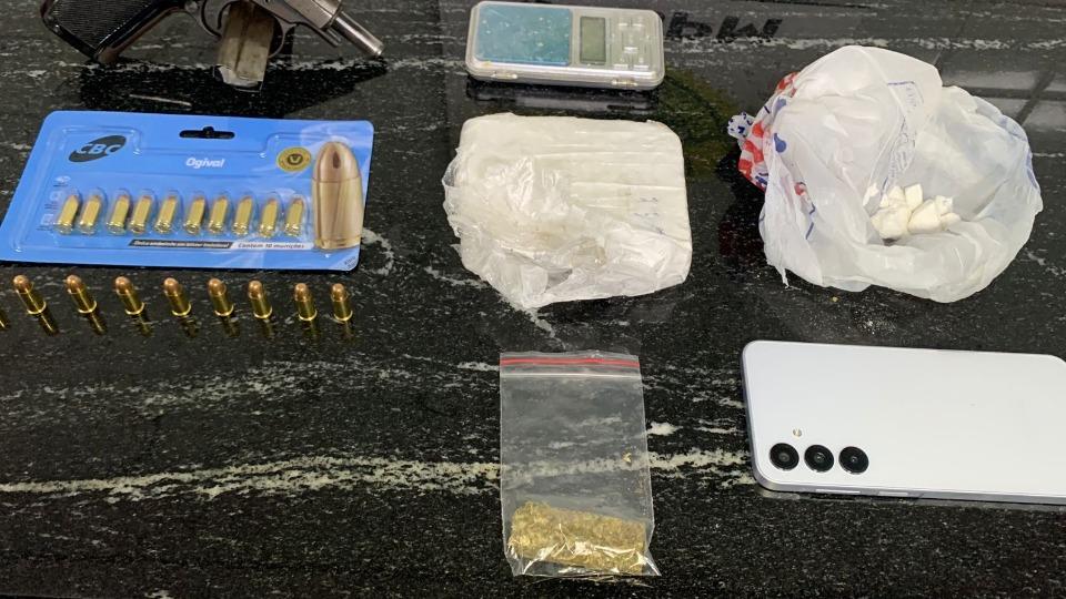 Polícia apreende cocaína, arma e munições em Cascavel