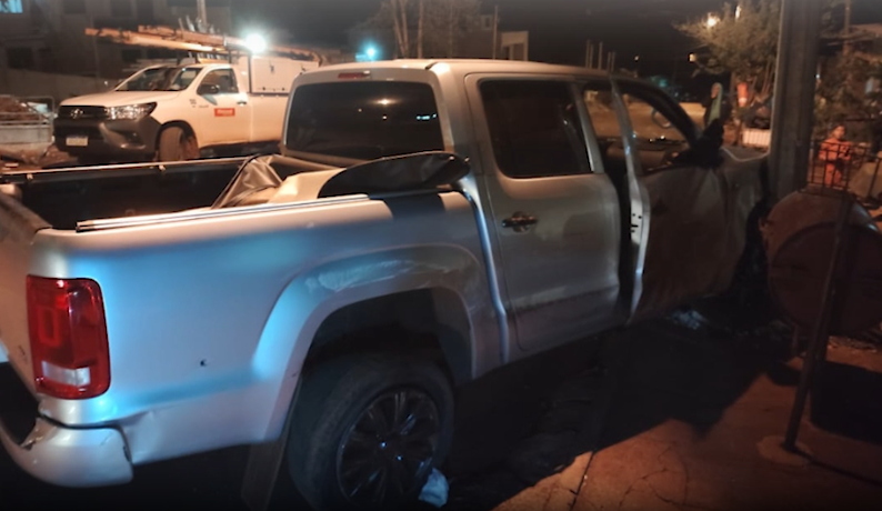 Prejuízo e tristeza: Amarok em fuga da PM bate em caminhonete recém-comprada
