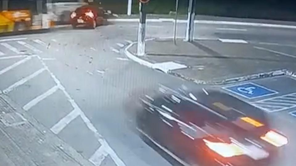 Câmera registra perseguição a ex-delegado geral de São Paulo, em Praia Grande