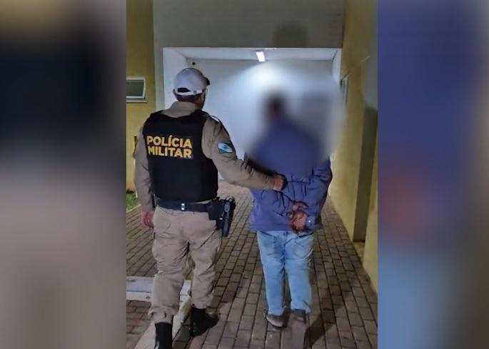 Foragido por roubo e estupro é preso após identificação por digitais