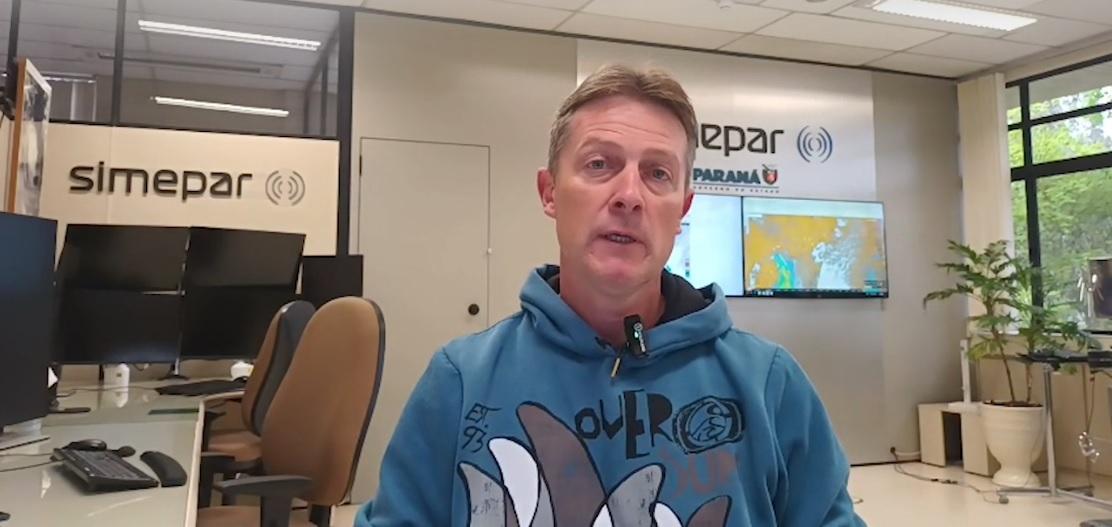 Frente fria se aproxima do Paraná durante a noite deste sábado (27)