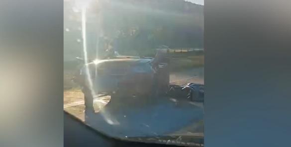 Veja! Carro é partido ao meio em acidente no Paraná