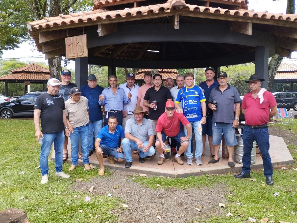 Encontro reúne ‘veteranos’ da prefeitura de Santa Helena no Balneário Terra das Águas