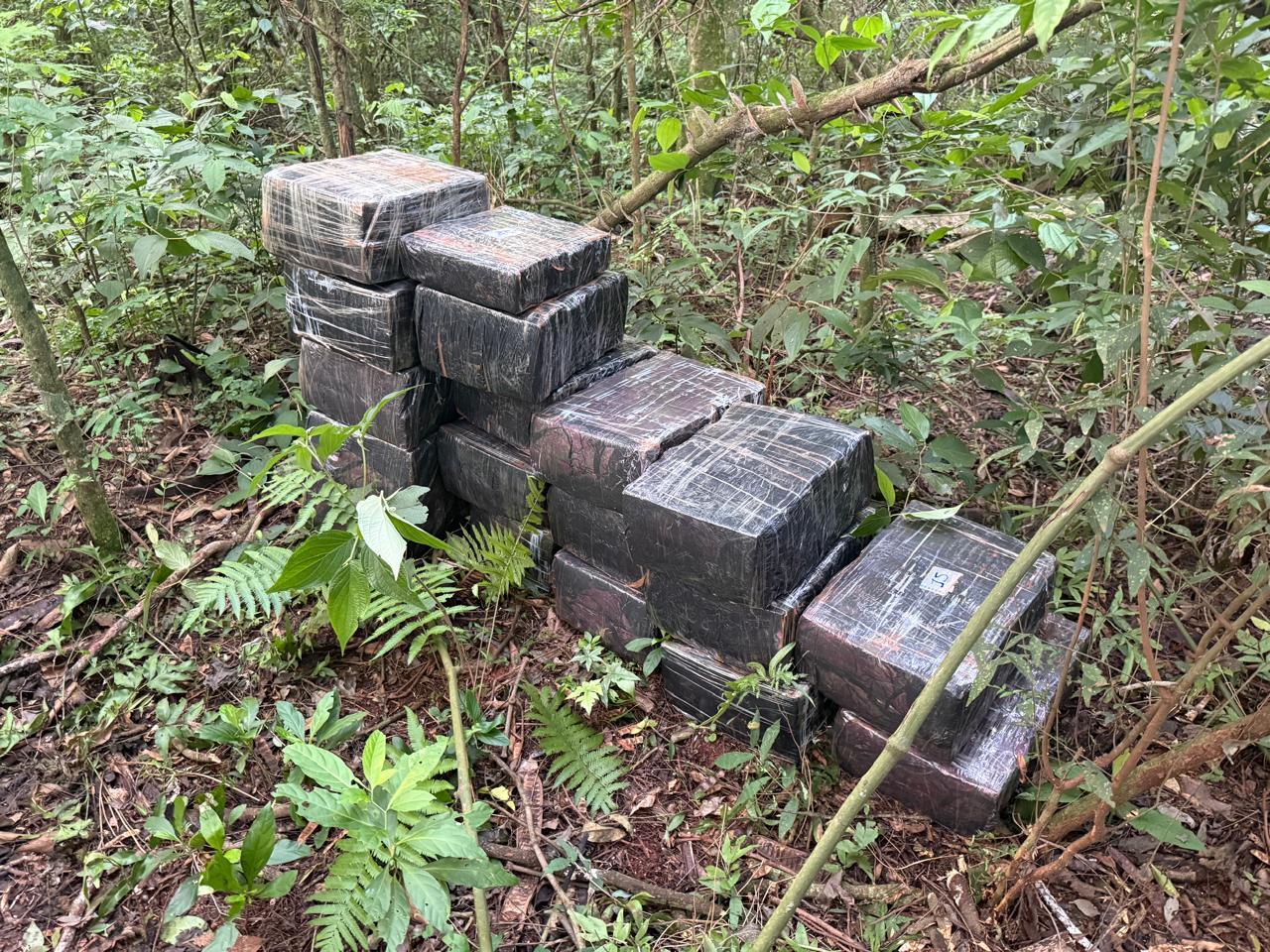 Homem é preso e quase 1 tonelada de maconha é apreendida em Itaipulândia