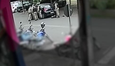 Motorista se engasga com pão e é salva por policiais no Paraná; vídeo