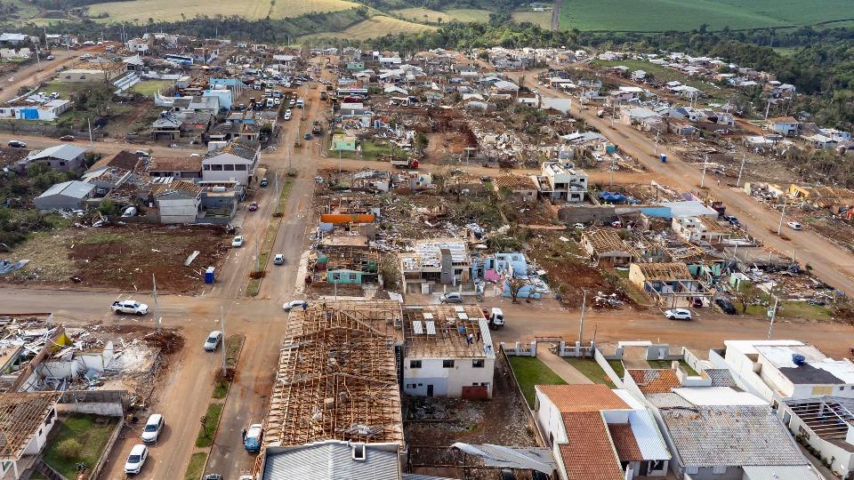 Tornado que destruiu Rio Bonito do Iguaçu é reclassificado para F4, com ventos de até 418 km/h