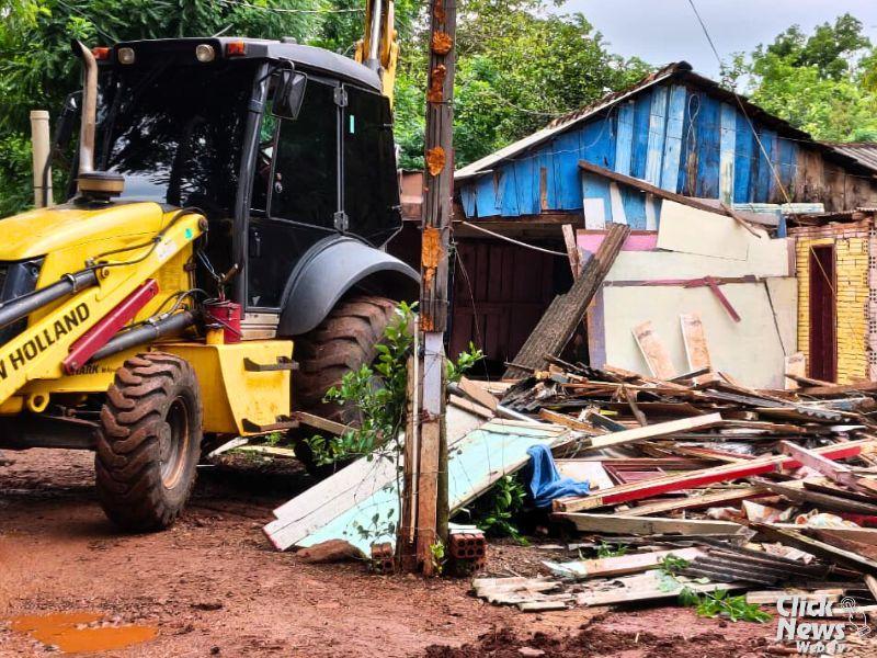 Após serem contempladas com casas populares famílias de Santa Helena são retiradas de áreas de risco