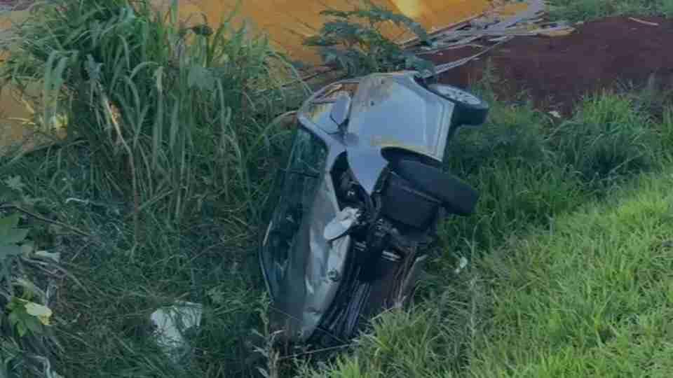 Colisão entre ônibus e carros deixa duas mulheres feridas