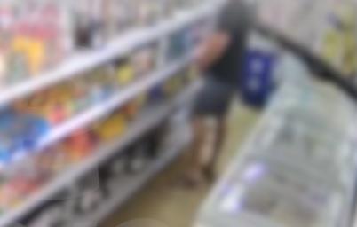 Ladrões escondem garrafas de bebida na cueca durante furto em mercado