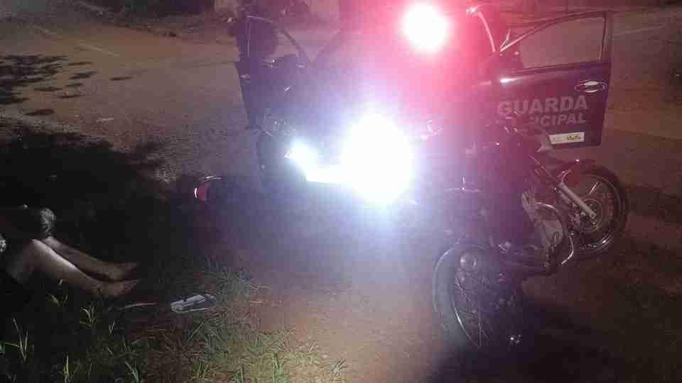 Motociclista foge, cai durante perseguição e é flagrado com cocaína