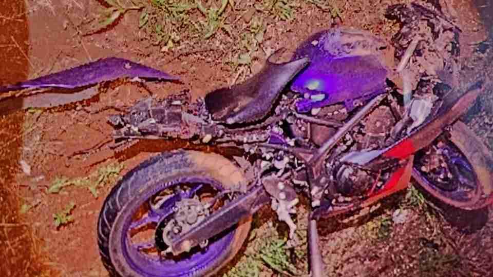 Motociclista morre após bater contra poste na PR-488, em Santa Helena