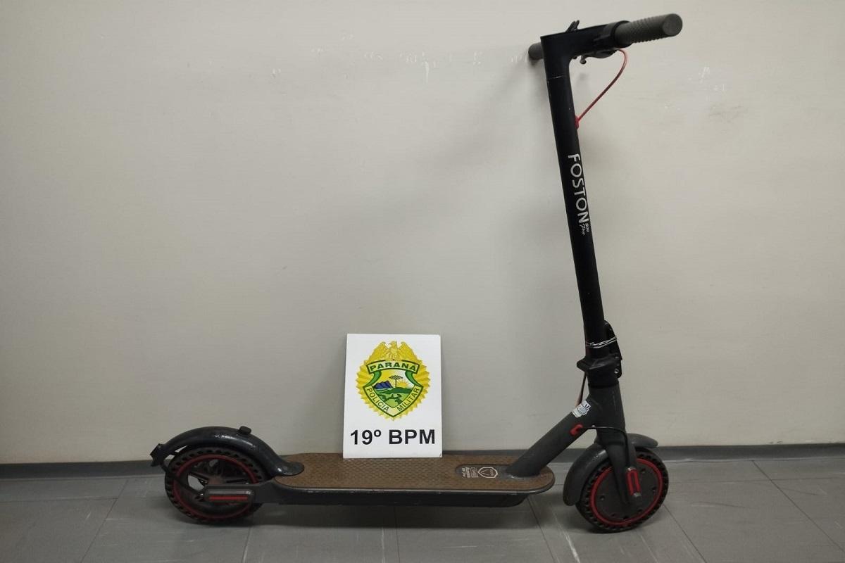 Patinete elétrico abandonado é recolhido pela PM em Santa Helena