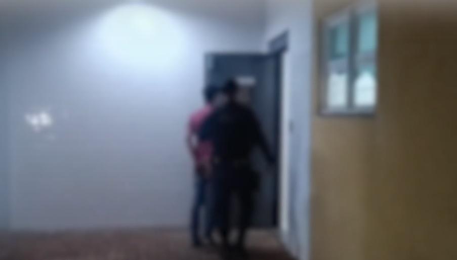 Homem é preso após agredir esposa e ferir bebê com golpe de capacete