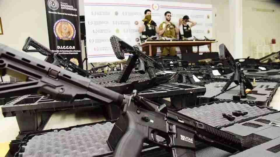 Justiça do Paraguai mantém presa militar acusada de fornecer armas ao PCC e Comando Vermelho