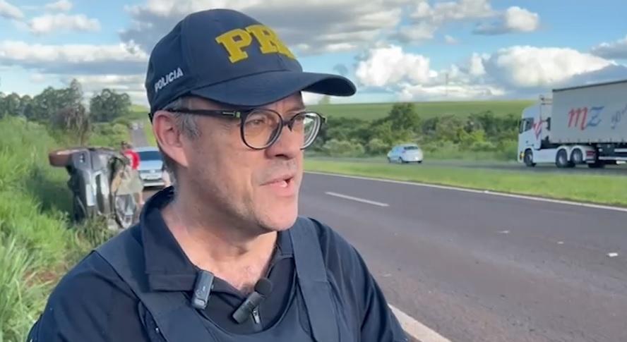 Milagre do cinto: Casal sobrevive a capotamento que destruiu caminhonete