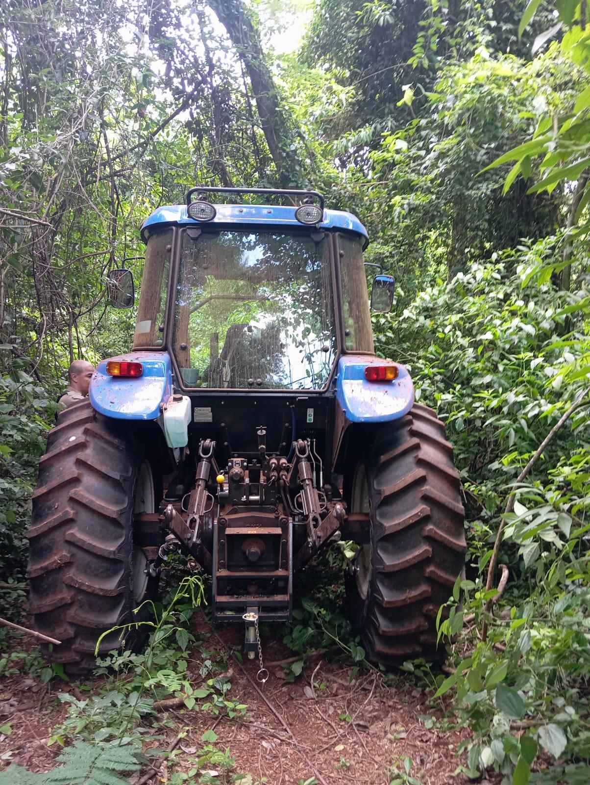 Trator furtado na região é localizado com ajuda de GPS e recuperado pela PM de Santa Helena