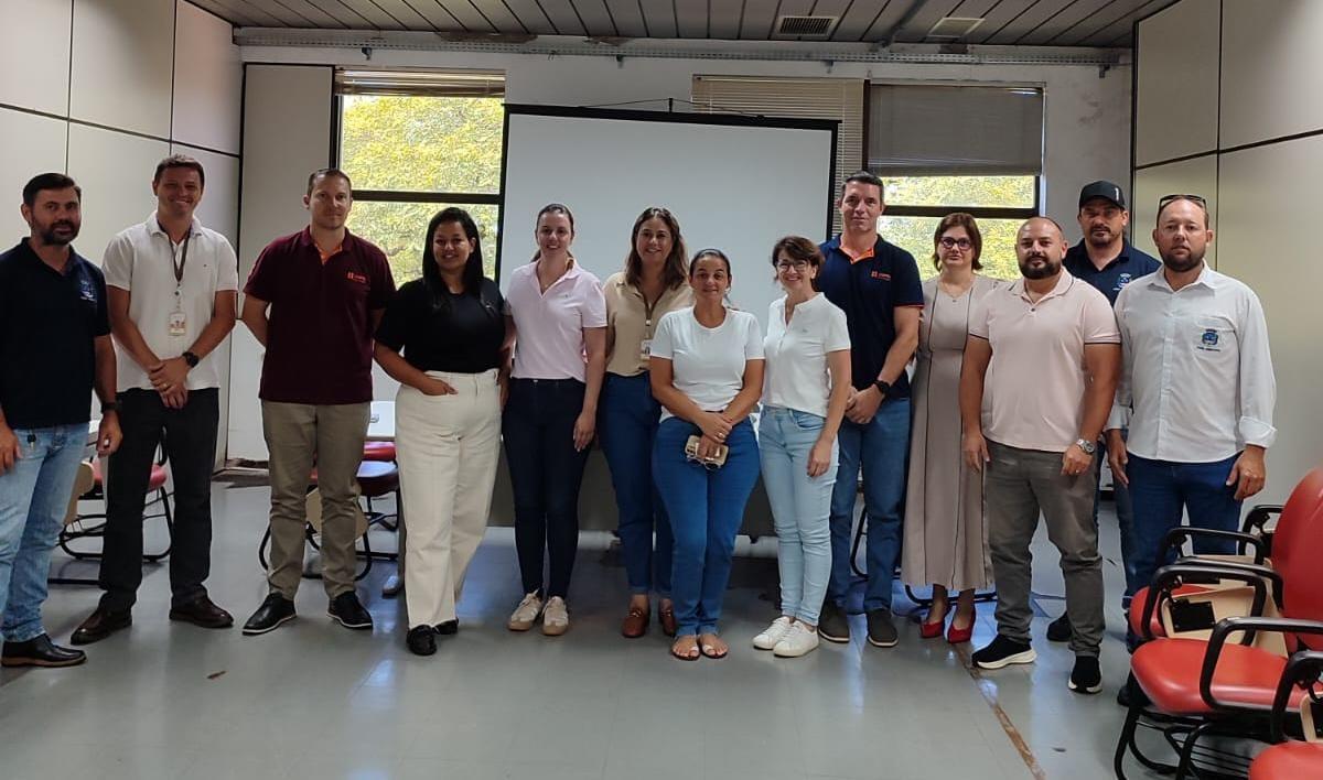 Lideranças de Santa Helena cobram providências da Copel em meio a constantes quedas de energia elétrica