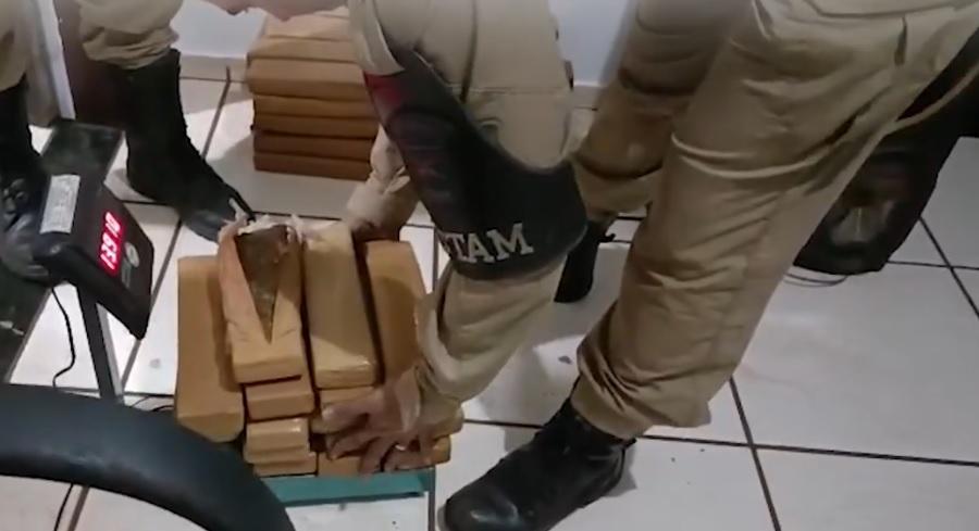 Perseguição termina com 57 kg de maconha apreendidos