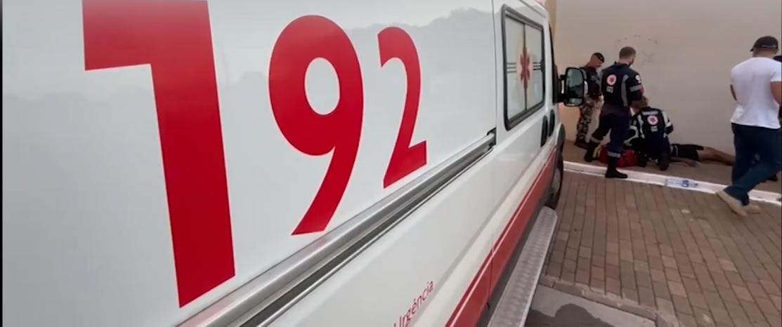 Após ser preso, homem finge convulsão na delegacia