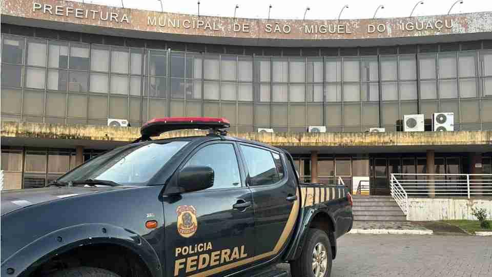 Cinco servidores são afastados em operação contra violência política e corrupção eleitoral em cidade da região