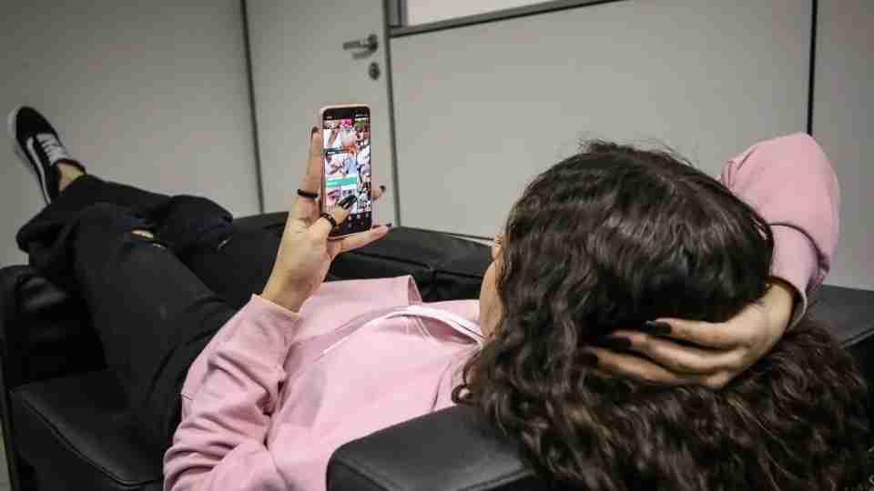 ECA Digital: lei entra em vigor hoje e cria regras para acesso de menores na internet