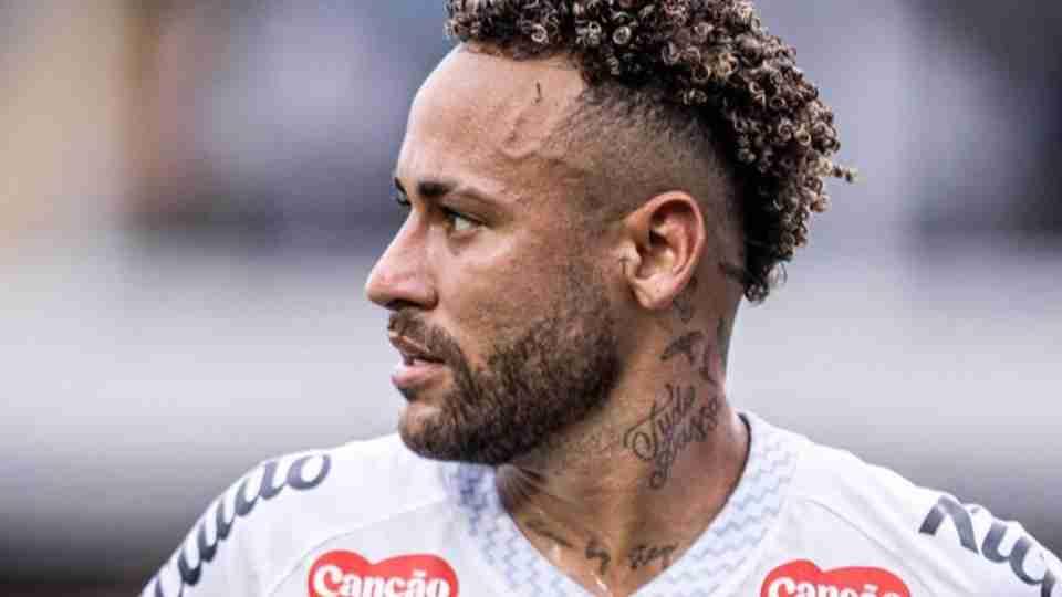 Neymar marca, mas Santos é derrotado pelo Internacional e técnico é demitido
